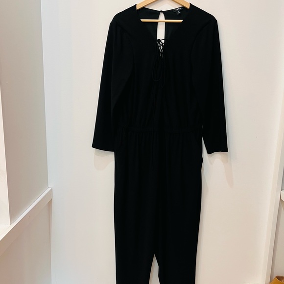 NWT Torrid Black Crepe Lace-Up Jumpsuit size 2 X - Picture 3 of 10